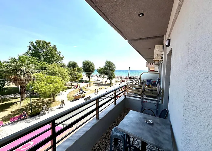 Aqua Beachfront Elegant Hotel